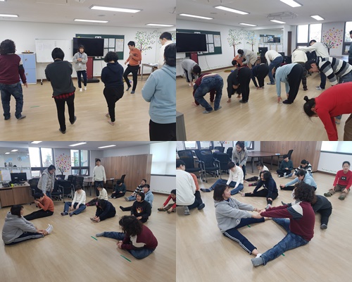 이용자들이 자리에 앉아 체조를 하고 있는 모습