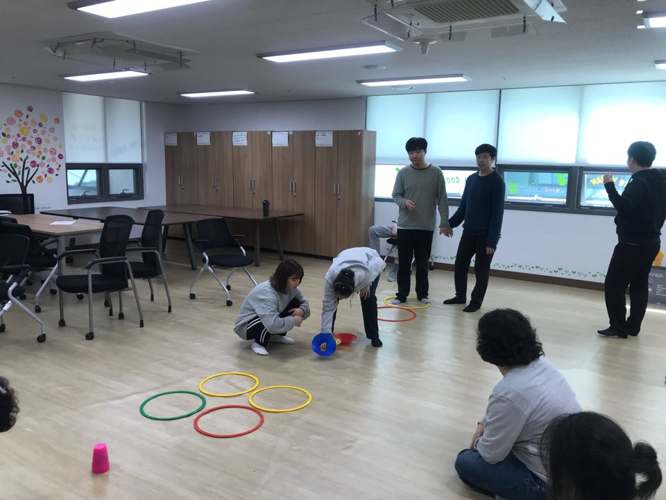 이용자들이 뉴스포츠를 즐기고 있는 모습