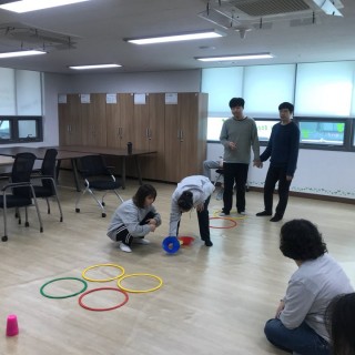 이용자들이 뉴스포츠를 즐기고 있는 모습